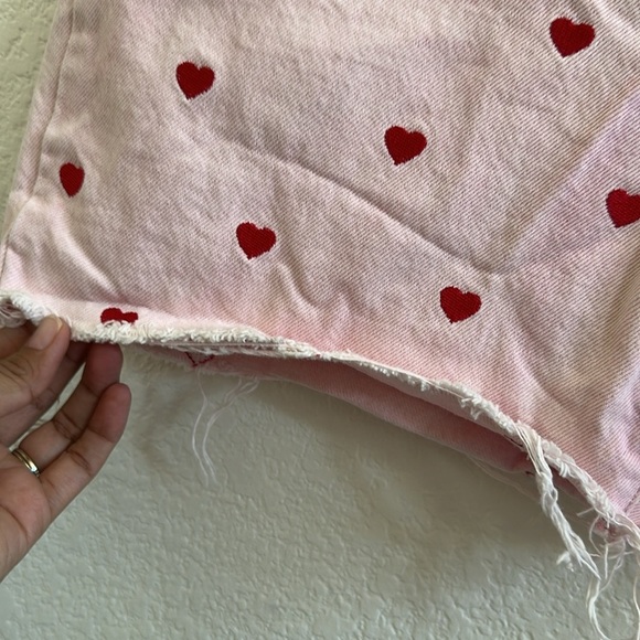 ABRAND × DYSPNEA CLAUDIA DENIM CUT OFF
SHORTS PINK HEART - Picture 11 of 11